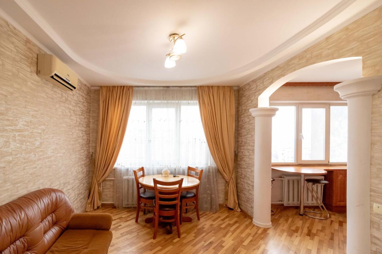 Kvartirkoff Na Ozernaya 8 Kyjev Exteriér fotografie